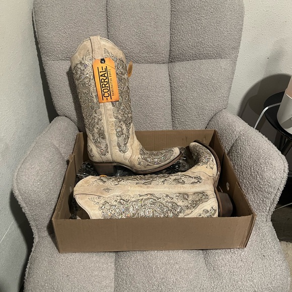 Corral Tan and Brown Embroidered Heeled Boots